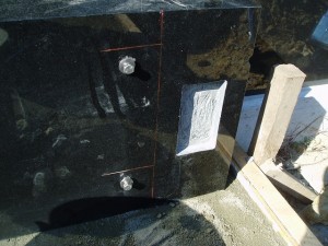 石にホゾを入れ耐震ボンド接着