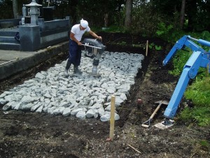 お墓基礎施工（地盤が軟弱の施工）